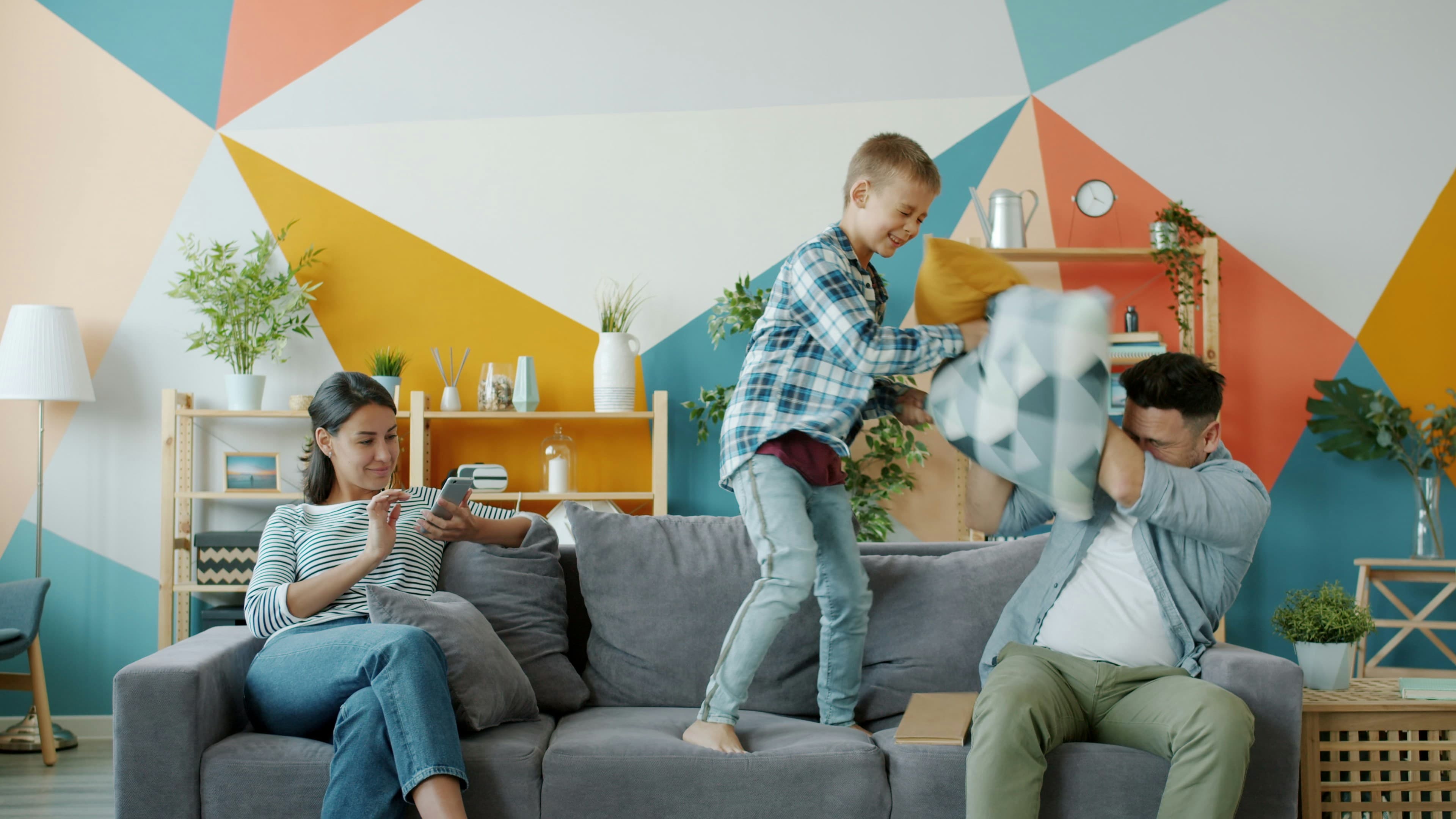 Soft link rings for quiet fidget play while waiting